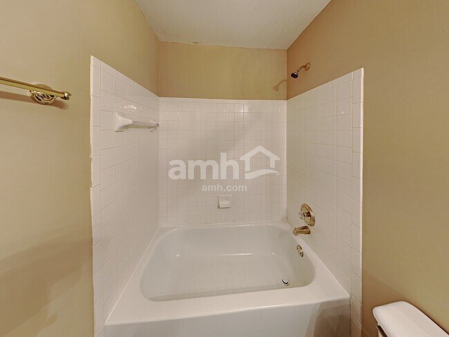 Building Photo - 1029 Chatsworth Ln
