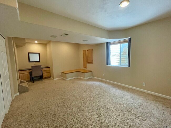 Building Photo - 5614 Blue Mountain Cir