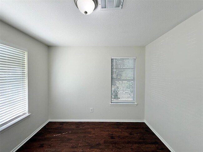 Building Photo - 3633 N MacGregor Way