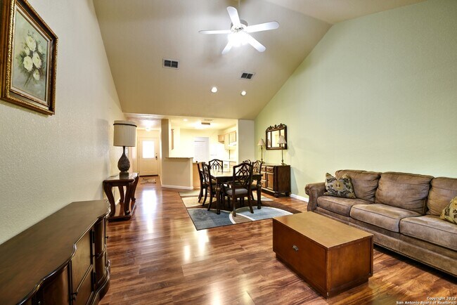 Building Photo - 3202 Eisenhauer Rd