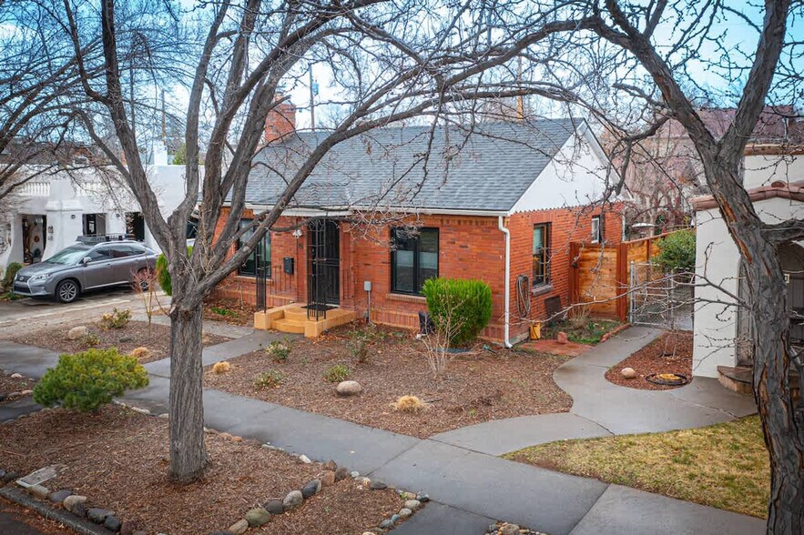 Building Photo - 622 Manor Dr