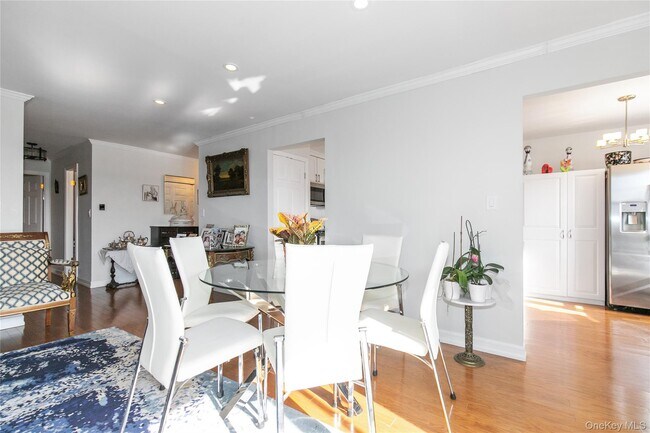 Building Photo - 12 Bond St