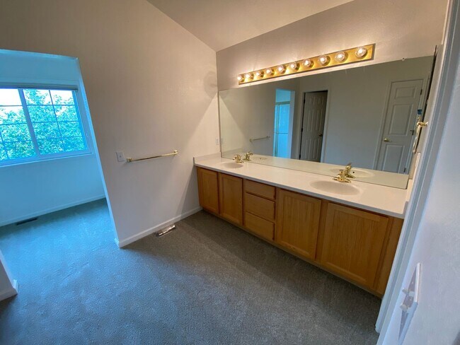 Building Photo - Great Highlands Ranch Home on the Golf Cou...