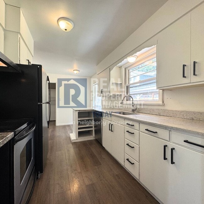 Building Photo - 2021 E 72nd St