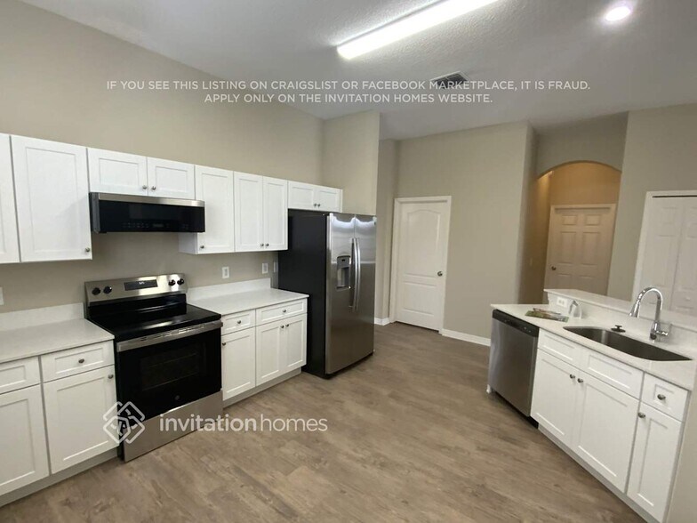 Building Photo - 2700 Port Ct