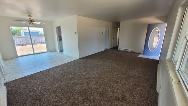 Building Photo - Moses Lake 3 bedroom 1 bath with den and g...