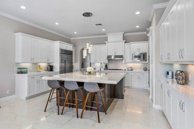 Building Photo - 17511 Cadena Dr