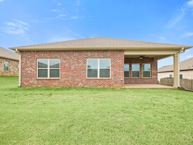 Building Photo - 227 Poplar Hollow Dr