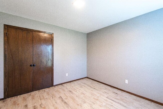 Building Photo - 1425 Venus Cir