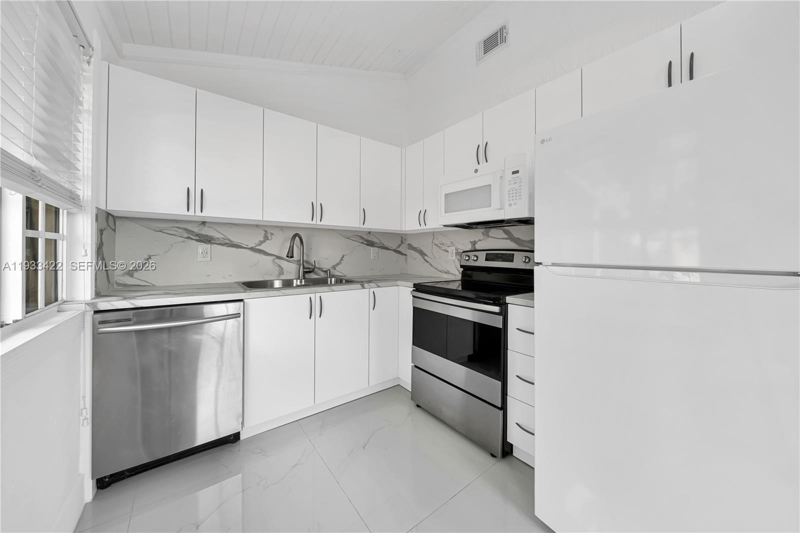 Building Photo - 2731 SW 24th St