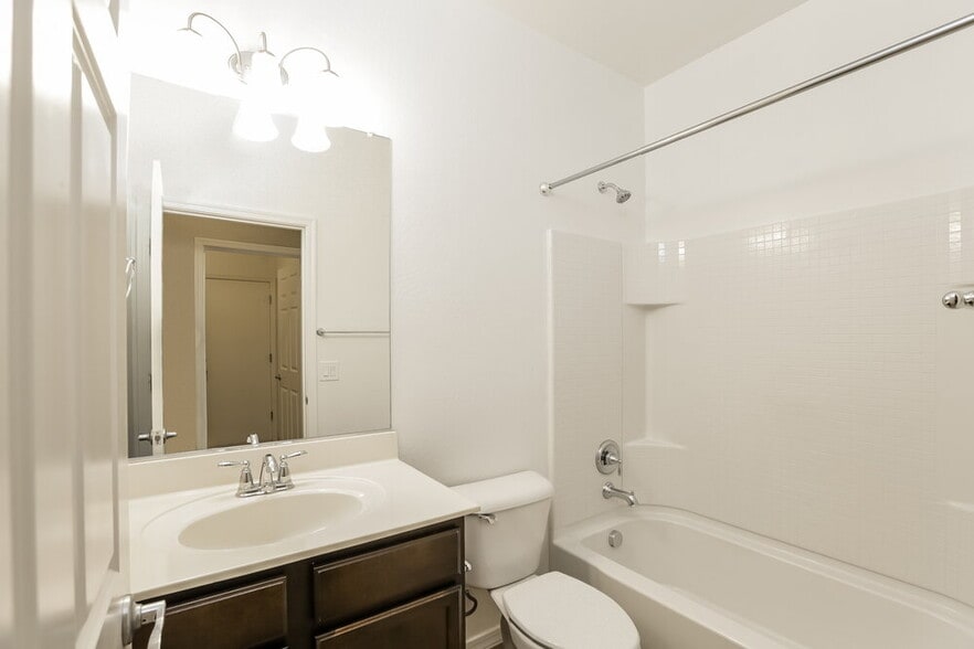 Building Photo - 3882 E Alamo St