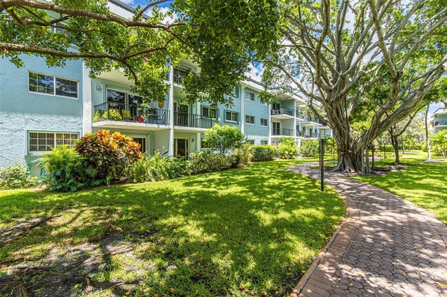 Building Photo - 3000 NE 5th Terrace