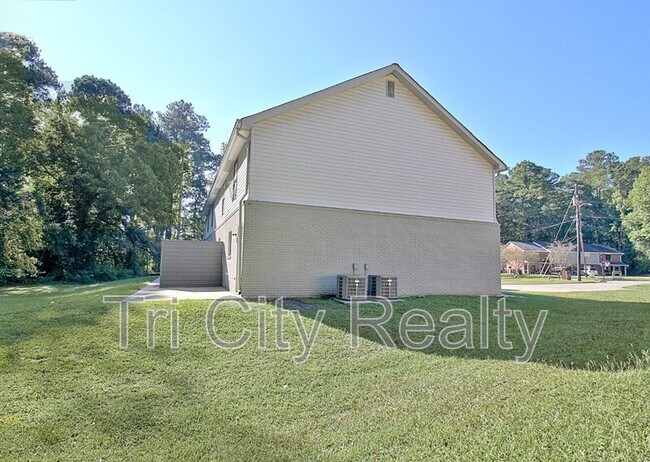 Building Photo - 220 Meadowbrook Ct