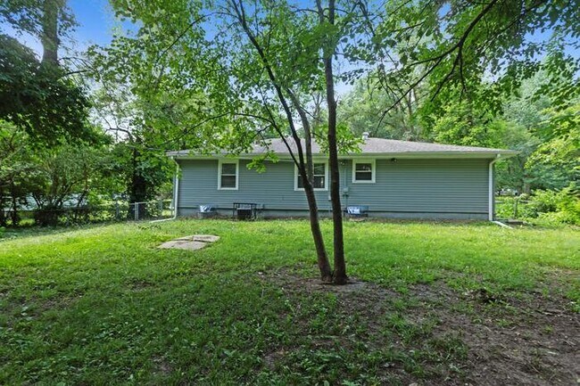 Building Photo - Ready for Move-in Home at Raytown! Nestled on dead end street off Raytown Road for rent 3 bedroom...