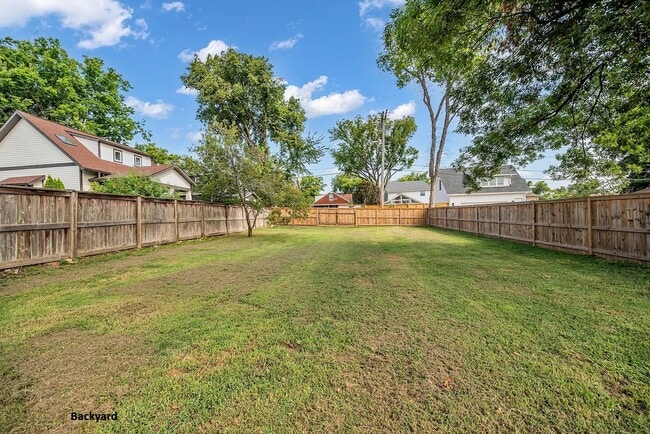 Building Photo - 1514 Sweetbriar Ave