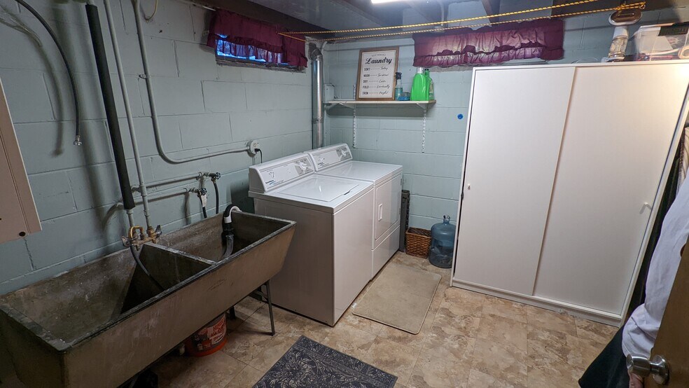 Included washer/dryer and laundry room - 3579 S Logan Ave
