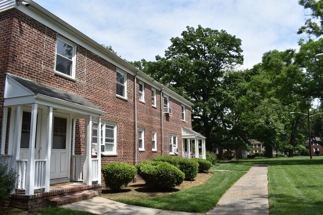 Building Photo - Blair Beacon Apartment Homes