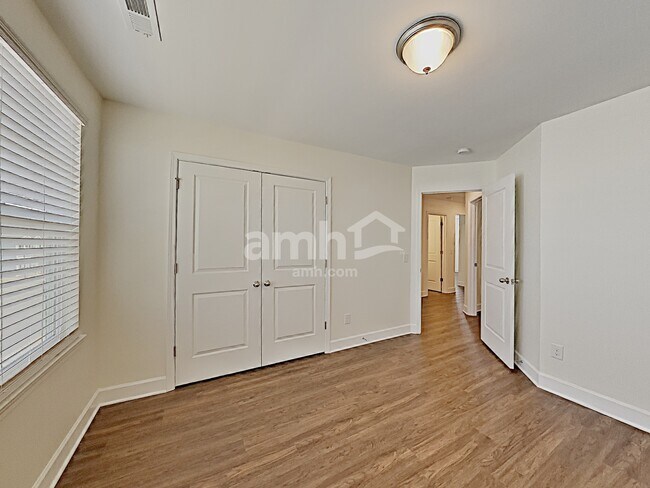 Building Photo - 5056 Trailwater Dr