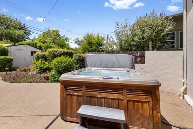 Building Photo - (POOL!) 3 bed/2 bath - 1935 Spanish Coloni...