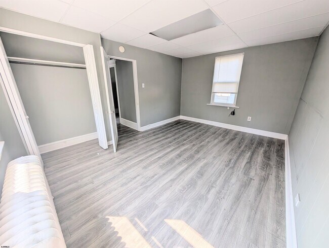 Building Photo - 2 N Portland Ave