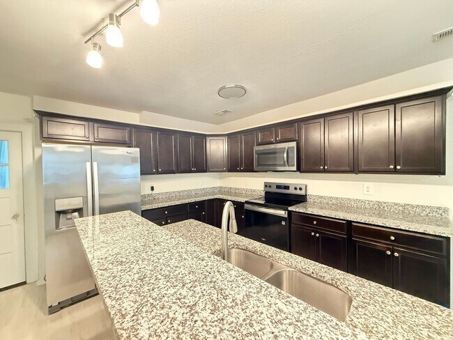 Building Photo - 3BR Home with Elizabeth River Views & Spacious Parking