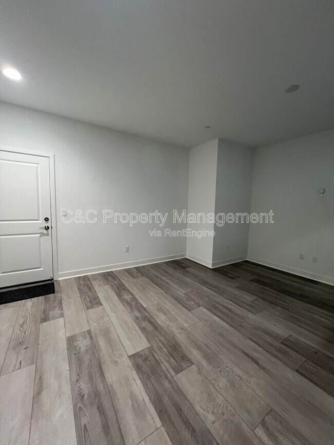 Building Photo - 374 Hansen Ter