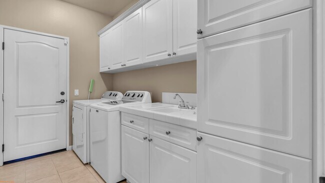 Building Photo - 1021 Via Fortuna