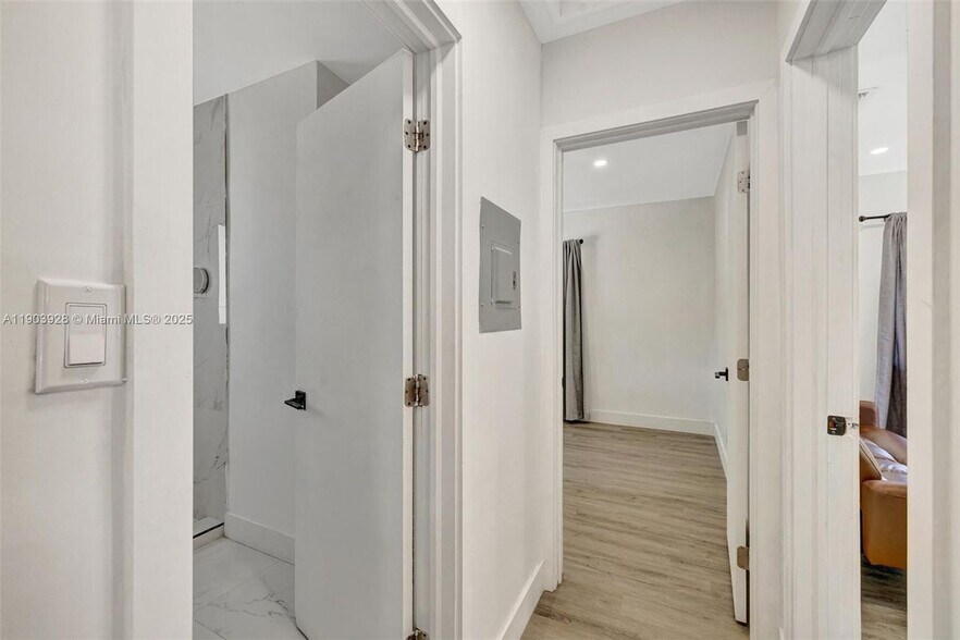 Building Photo - 843 SW 20th St