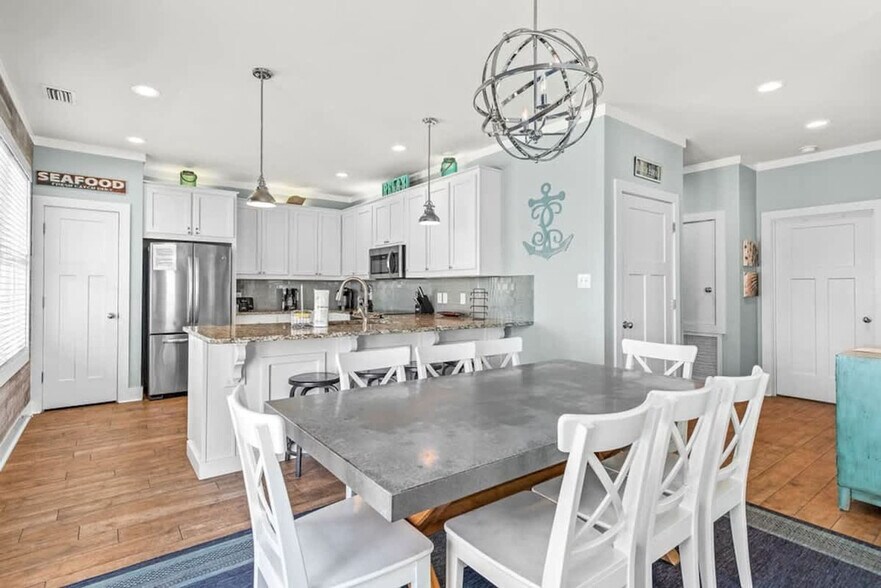 Building Photo - 6052 Sawgrass Cir
