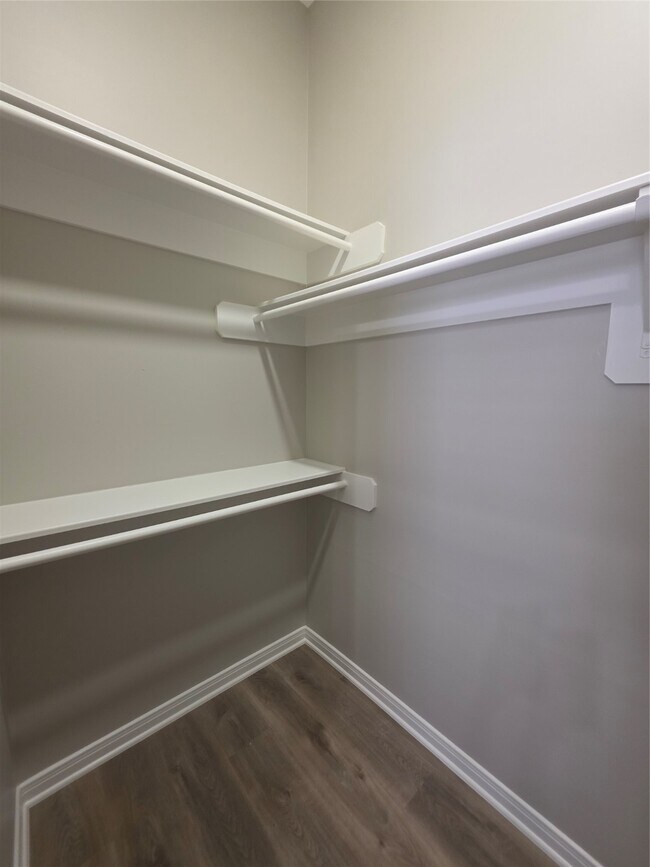 Building Photo - 2219 Lakewind Ln