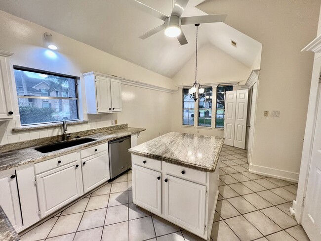 Building Photo - 13310 Misty Mill Dr