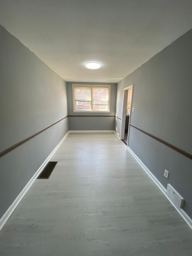 Building Photo - 3 Bedroom and 1 Bathroom House in Northeas...
