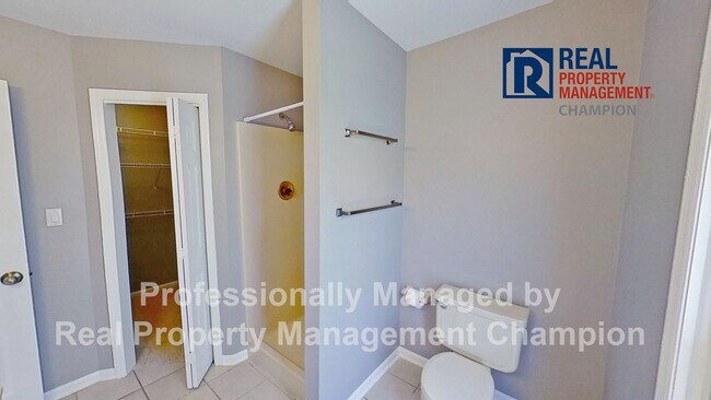 Building Photo - Charming Ranch Style Home with Spacious Fenced Yard