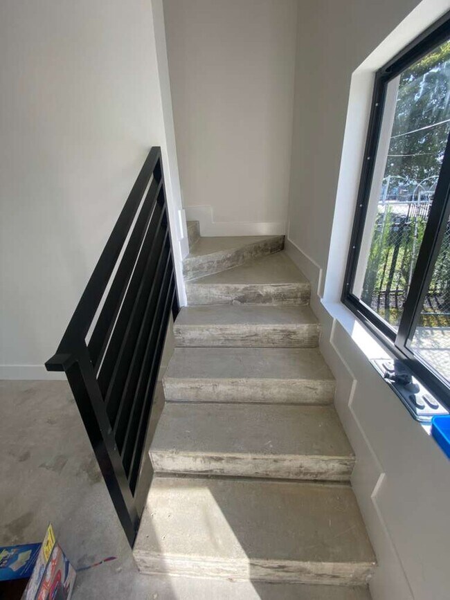 Building Photo - Elegworld 6233 NW