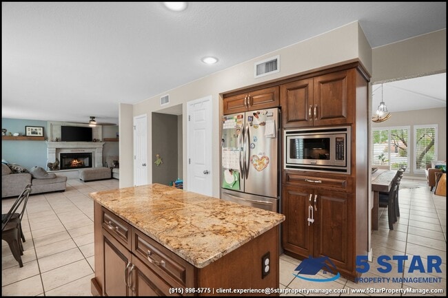 Building Photo - 6052 Bandolero Dr