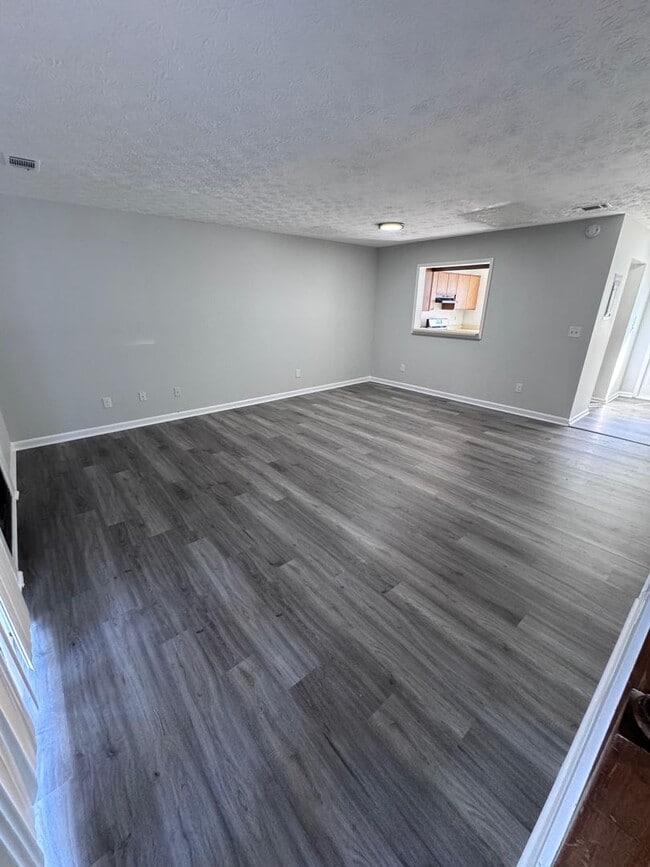 Building Photo - Modern 2-Bedroom Townhome Near Stone Mount...