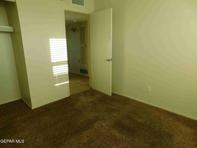 Building Photo - 225 3 Rivers Dr