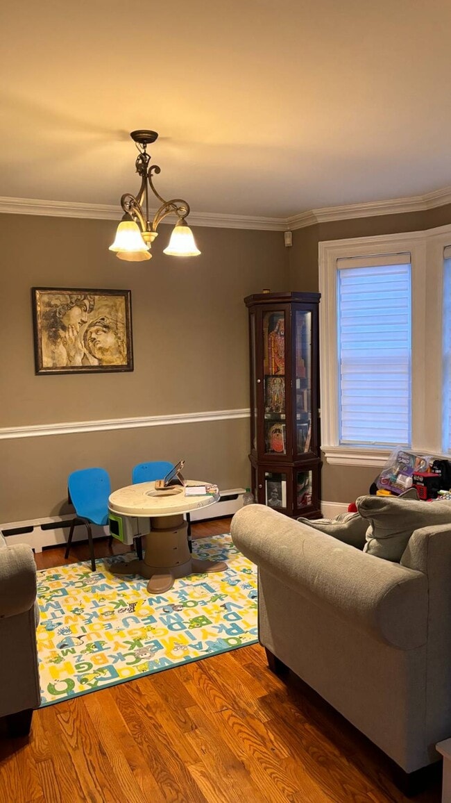 Building Photo - 352 Lake Ave S