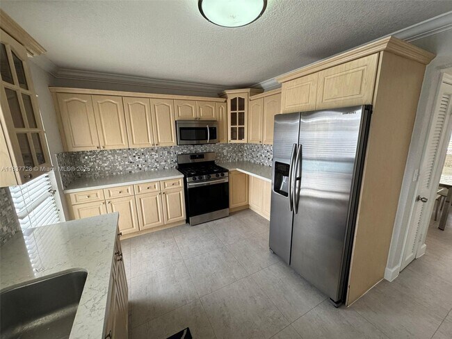 Building Photo - 2405 SW 129th Ct