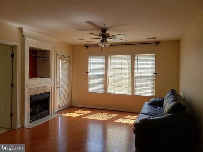 Building Photo - 21855 Locomotive Terrace