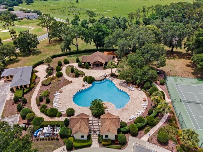 Building Photo - RENOVATED 5 BEDROOM FENCED IN, GOLF FRONTA...