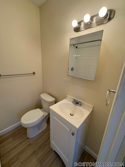 Building Photo - 4 Kingsley Terrace