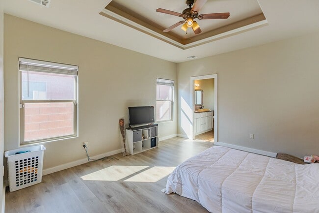 Building Photo - Beautiful 3 Bed 2 Bath Home