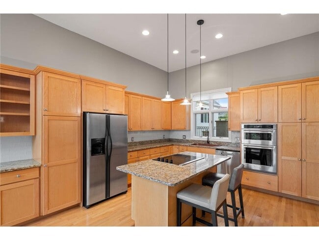 Building Photo - 517 River St