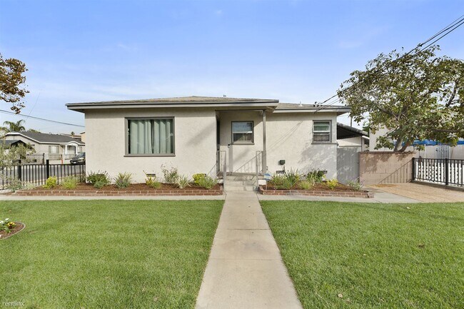 Building Photo - 2 br, 1.5 bath Duplex - 1160 North Fries A...