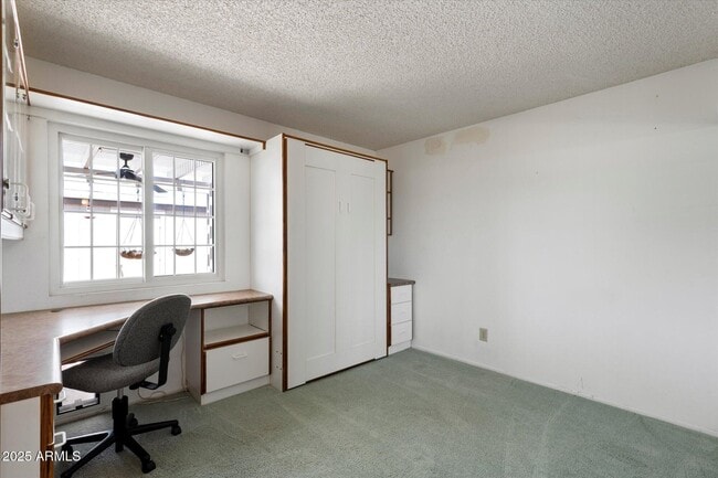 Building Photo - 1001 E Lodge Dr