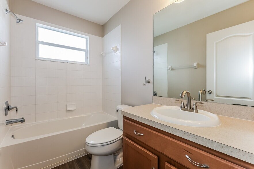 Building Photo - 10721 Shady Preserve Dr