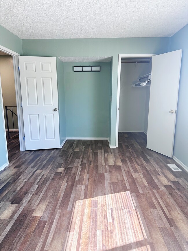 Main bedroom view towards door and walk in closet and vanity nook - 5494 Judith St