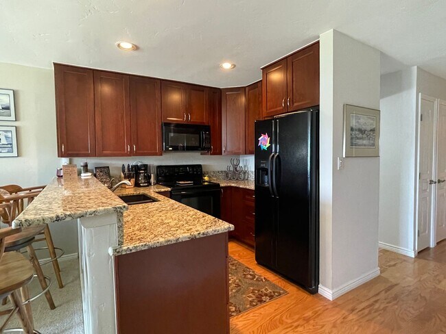 Building Photo - Lakefront Two Bedroom Two Bath Condo in Di...