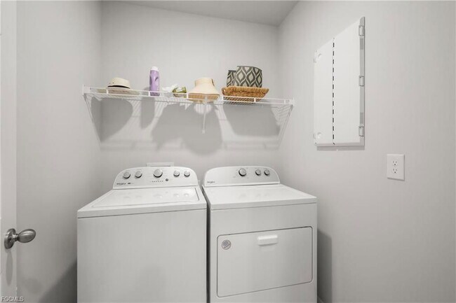 Building Photo - 2621 Table Coral Trl